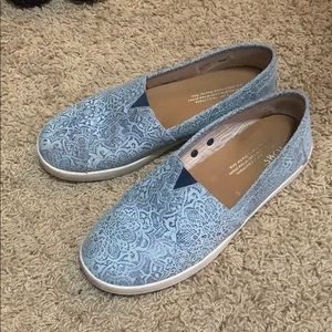 Leather Toms navy size 7